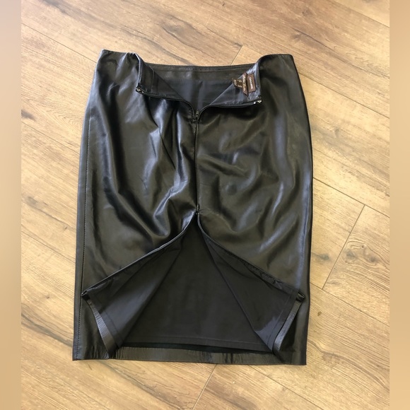 DANIER LEATHER MIDI SKIRT FULLY LINED WITH BACK ZIPPER IN SIZE 6 - Picture 3 of 5